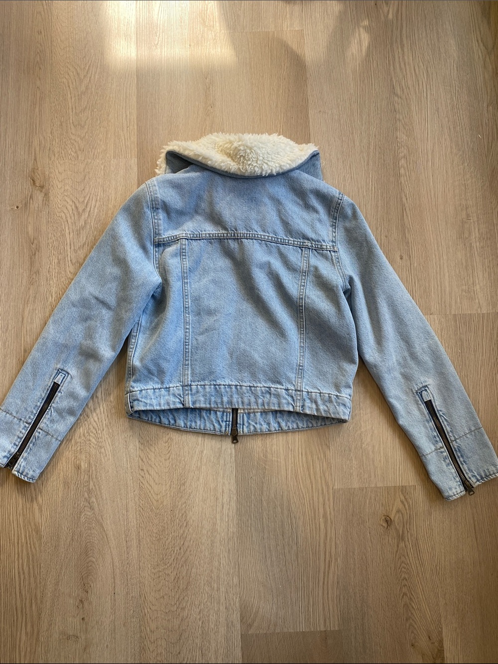 Levi’s Premium Sherpa Collar Cropped Denim Jacket Light Wash Size S - Picture 9 of 13